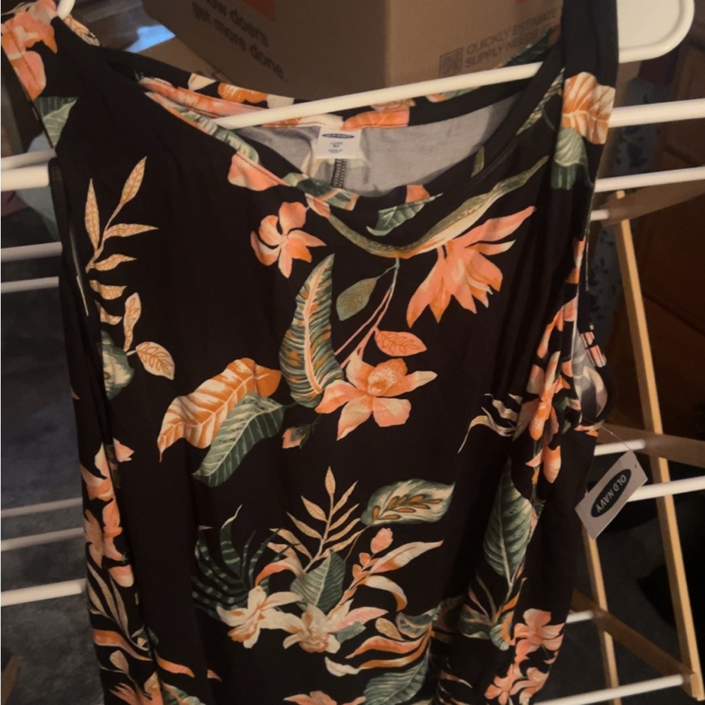 Floral Print Black tank top